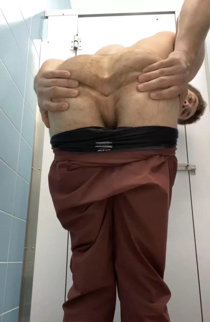 Find me in the bathroom stalls at your local gym 😜