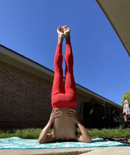 Finished up today’s workout with a yoga session. Been loving this yoga pose.