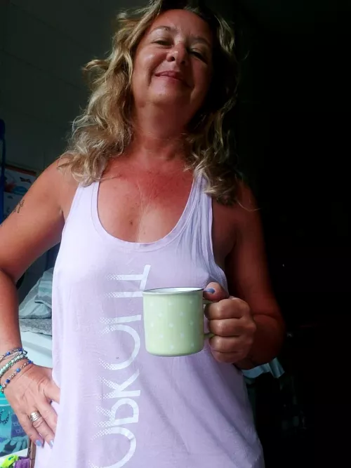 First coffee, then we find a way to tame the hair... 🤯☕ Morning baby! 🌷 [f] [50]