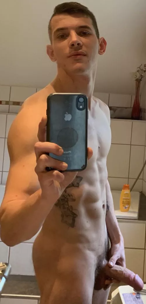 First full naked with face, kinda nervous posting this, ngl