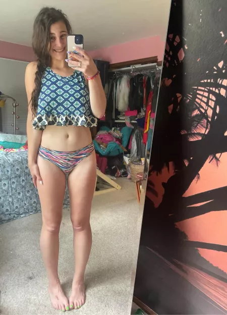 First post! Also my first time ever wearing this crop top. Iām definitely a fan
