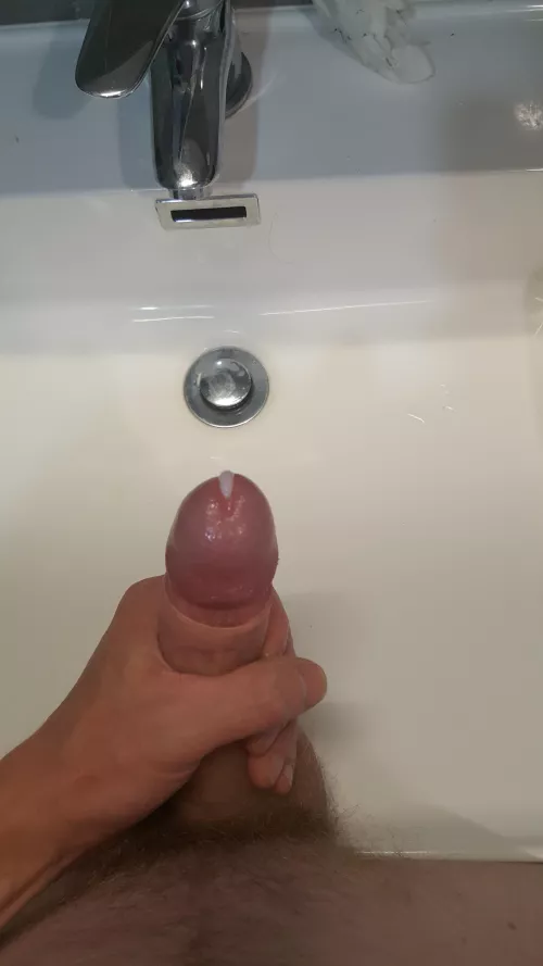 First post here, it's a rubbish pic but it's my cum, keen to do more though