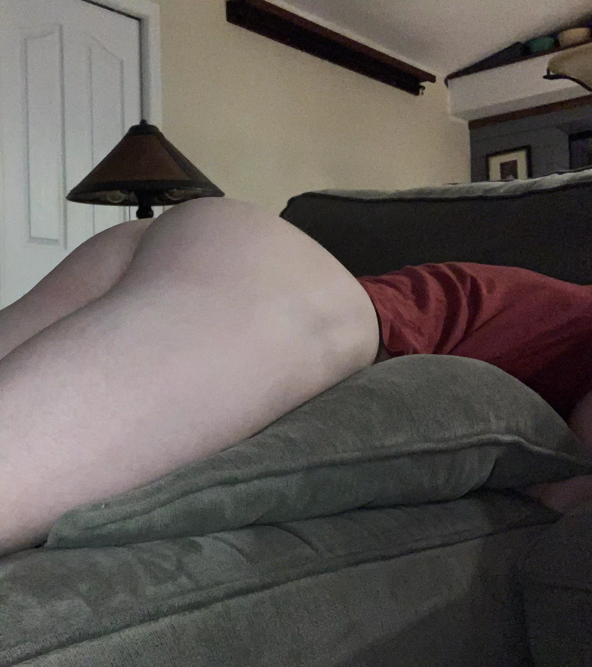 First post here ~ love showing my booty almost as much as i like looking at others😏