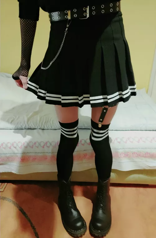 First post here 👉👈 What would u change except my shitty room and crooked legs? 😇❤