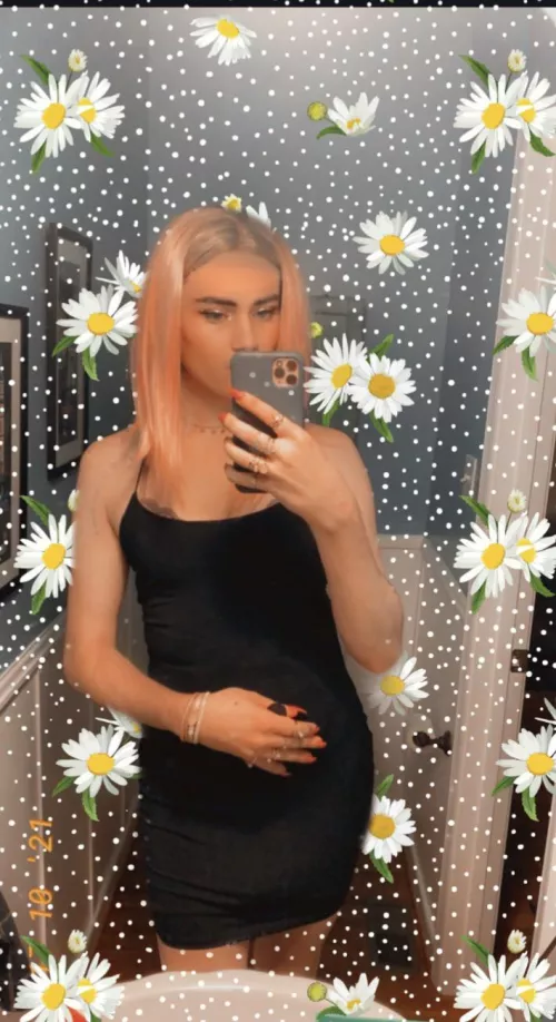 first post! thought i'd play it safe with a lbd 🥺 first post! thought i'd play it safe with a lbd 🥺