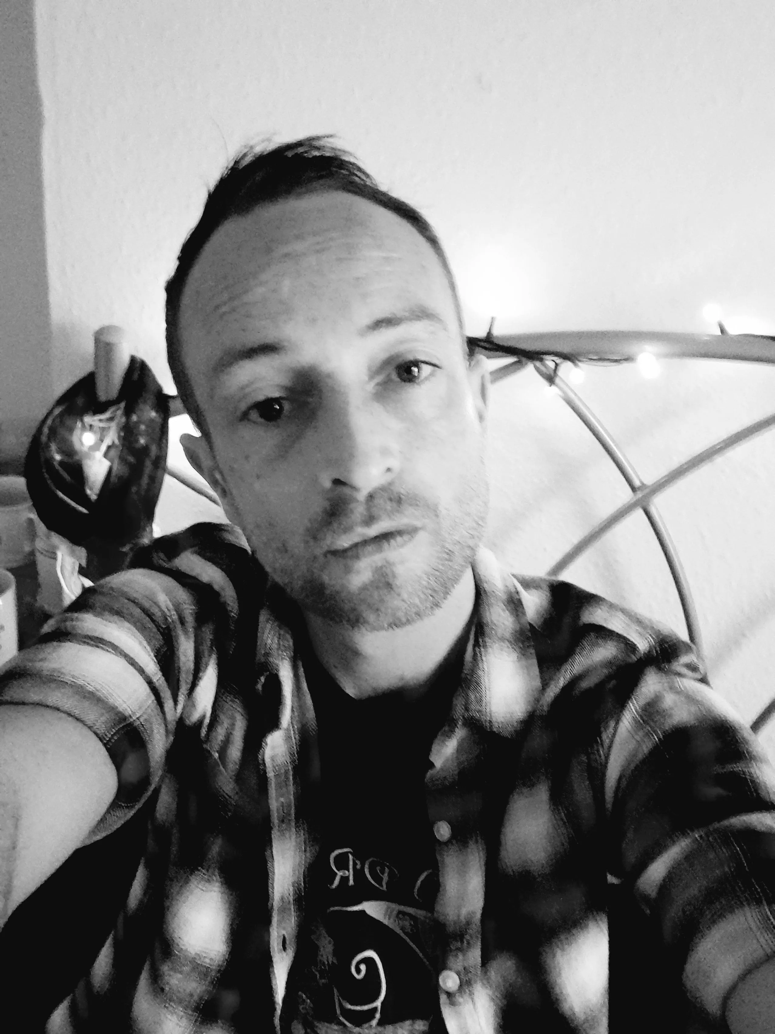 First selfie of 2022 phew 😅 not bad for 41. I'm Drew from the UK