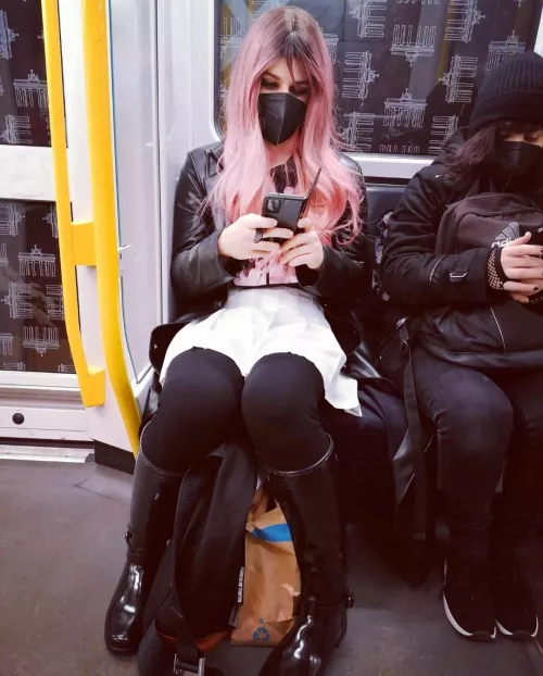 First time actually going out shopping like this with friends. Long hair is pretty, but hella annoying