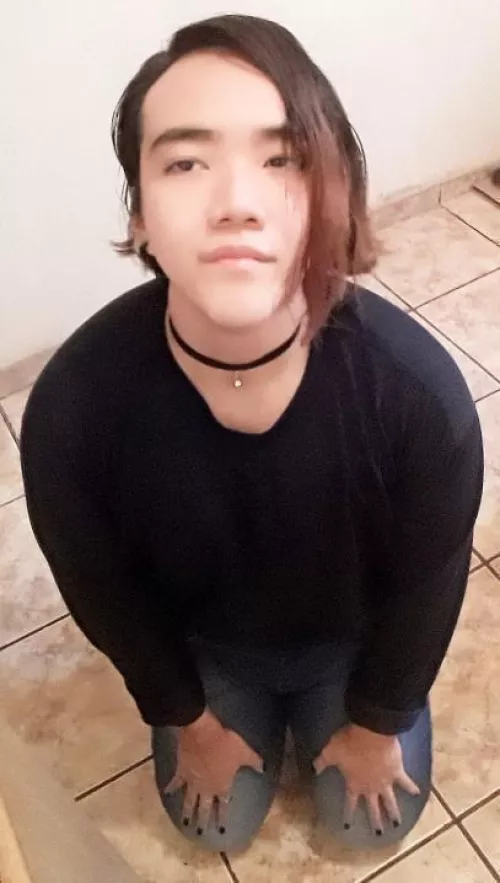 First time actually trying on a choker!