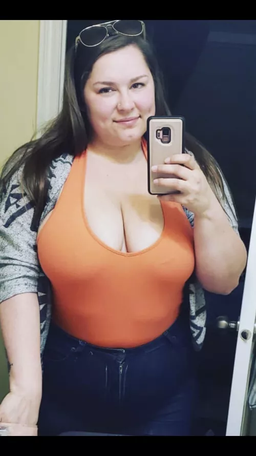 first time posting face 😬dm me if you'd blast a nut on it 😜👀