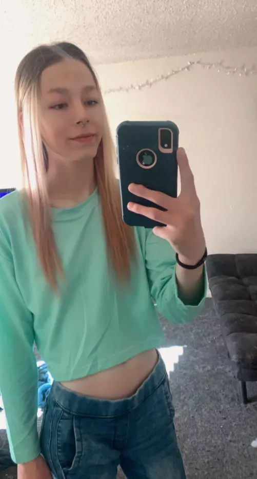 First time posting here ๐ฅฐ be nice (20f)