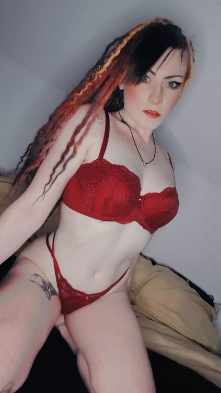 First time posting here! How dya like my little innie?😏💋