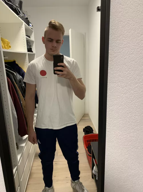 First time posting. How do I look? First time posting. How do I look?