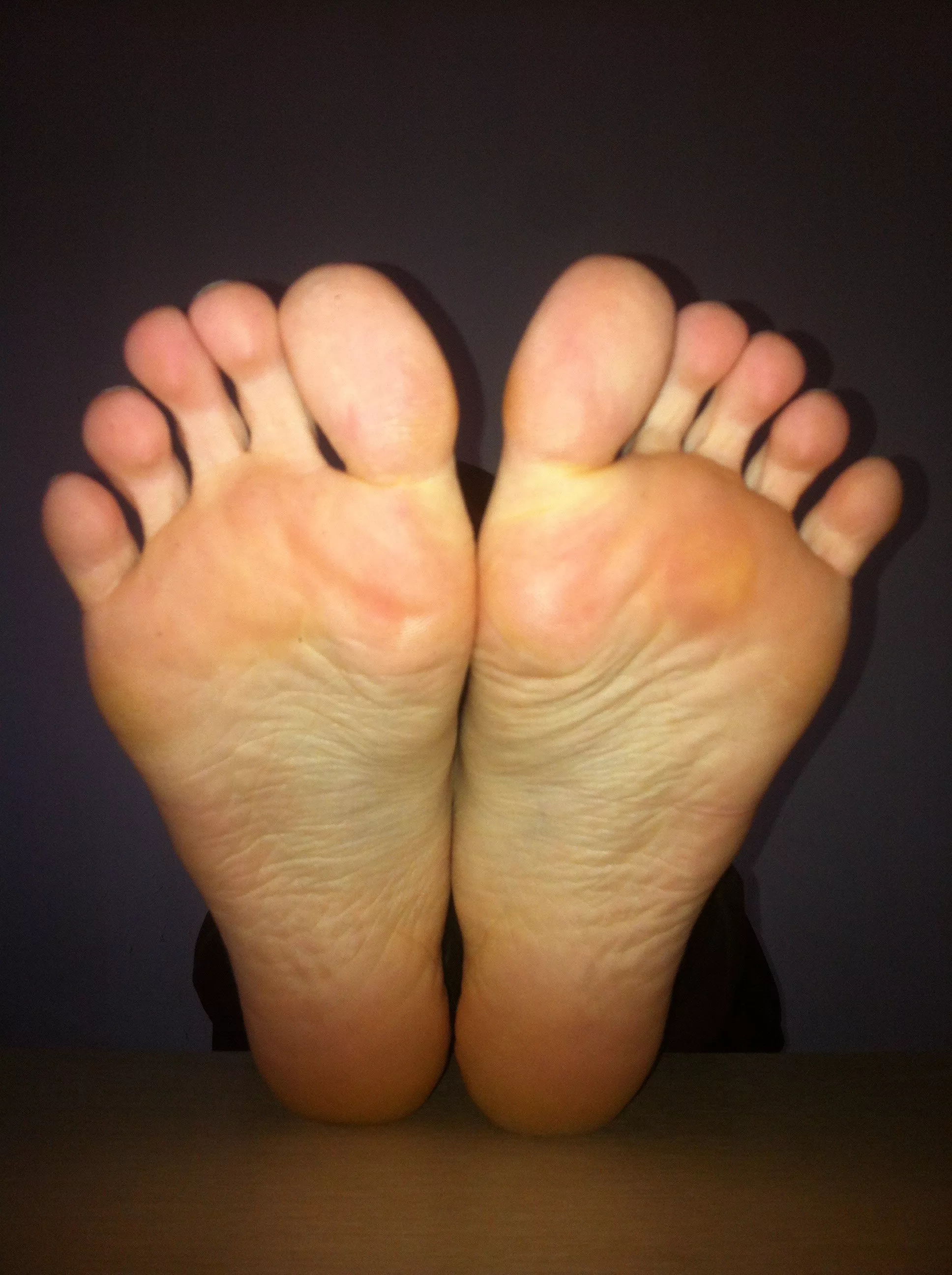 First time posting my feet on Reddit! I hope you all like them ๐ First time posting my feet on Reddit! I hope you all like them ๐