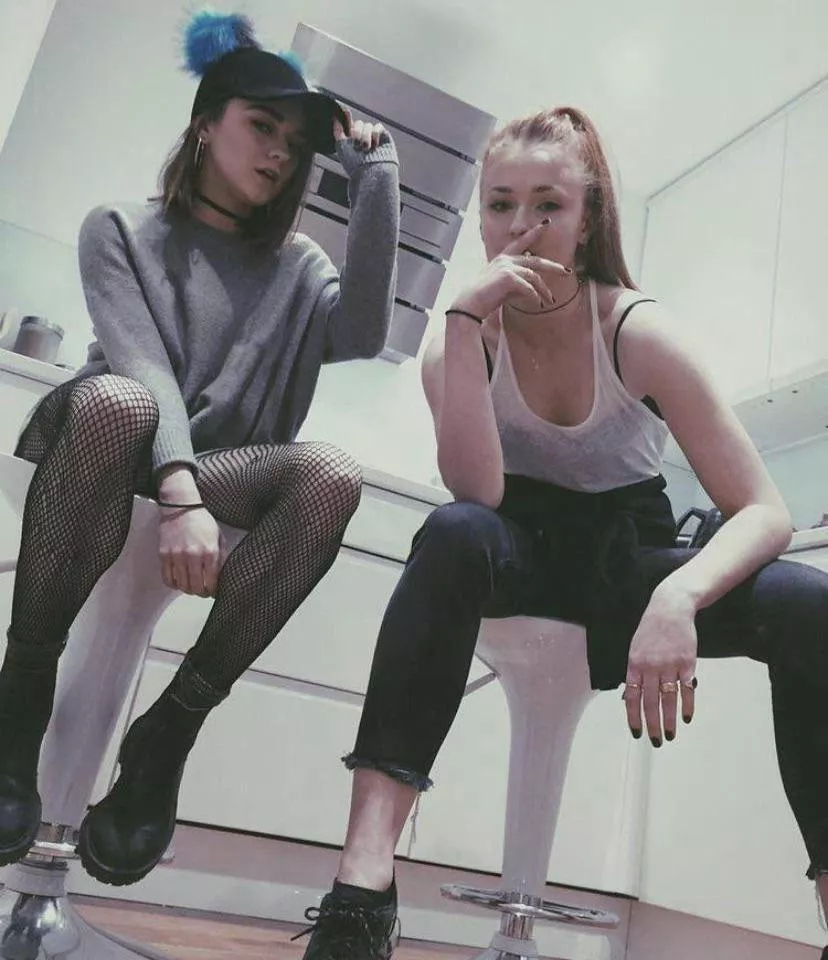First Time stroking to Sophie Turner and Maisie williams! Make me shoot ropes for those two goddesses First Time stroking to Sophie Turner and Maisie williams! Make me shoot ropes for those two goddesses