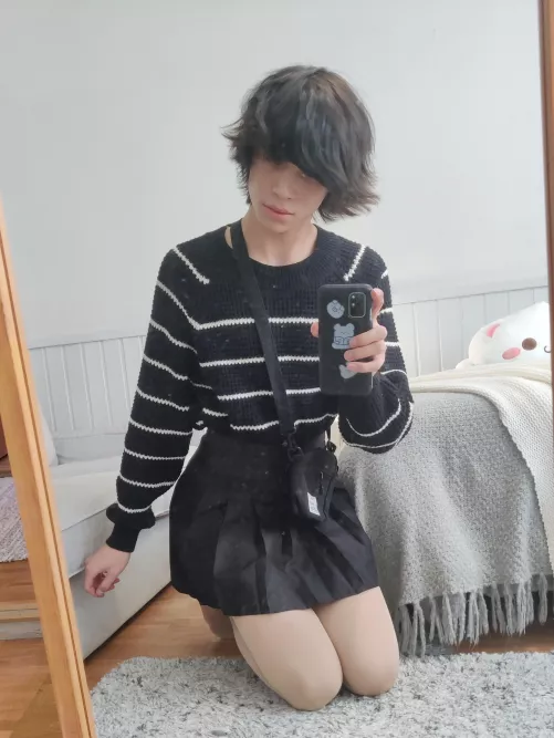 First time trying on feminine clothes. Wearing them feels way better than I expected ( ᴗ‿ᴗ ❀) First time trying on feminine clothes. Wearing them feels way better than I expected ( ᴗ‿ᴗ ❀)