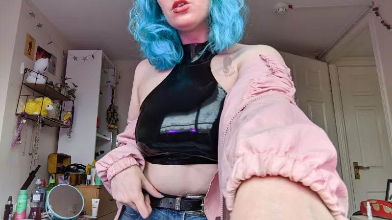 first time wearing latex casually! (pls let me know if this isn't 'under' enough!) first time wearing latex casually! (pls let me know if this isn't 'under' enough!)