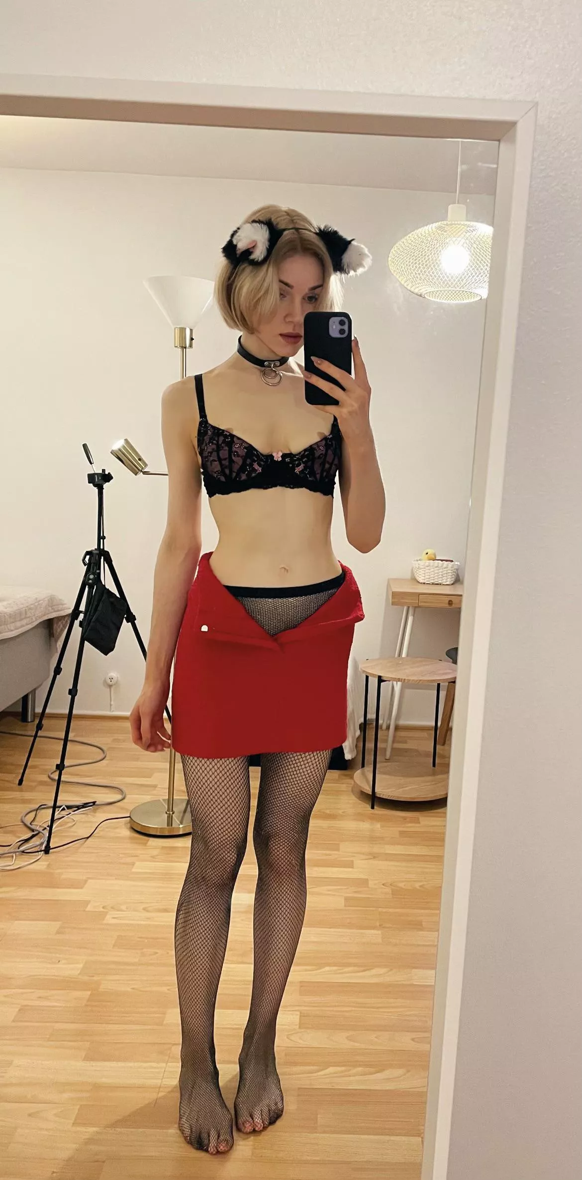 Fish nets and nothing underneath ?