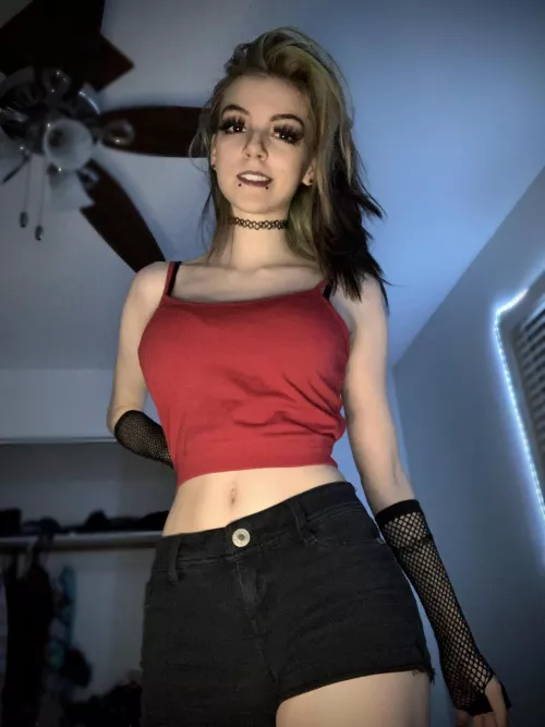 Fishnet gloves need more love 🖤