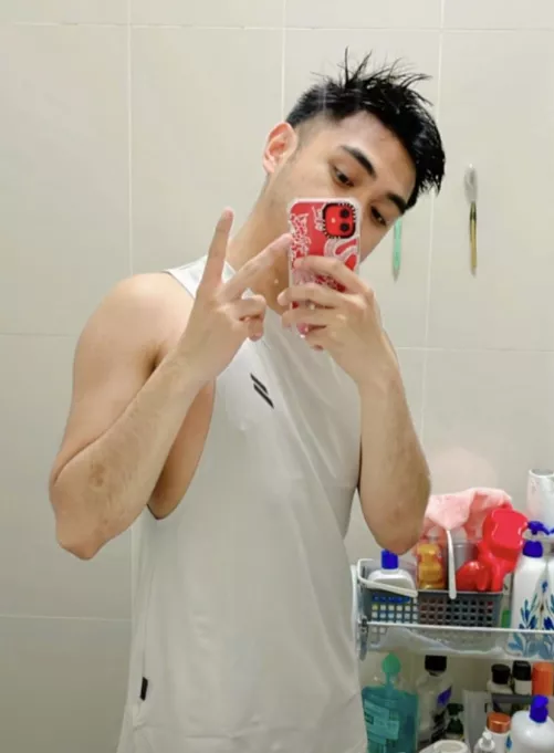 Fitting out muscle tees for the first time in my life! Fitting out muscle tees for the first time in my life!