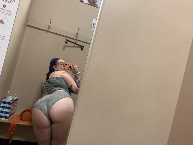 Fitting room fun anyone? ๐