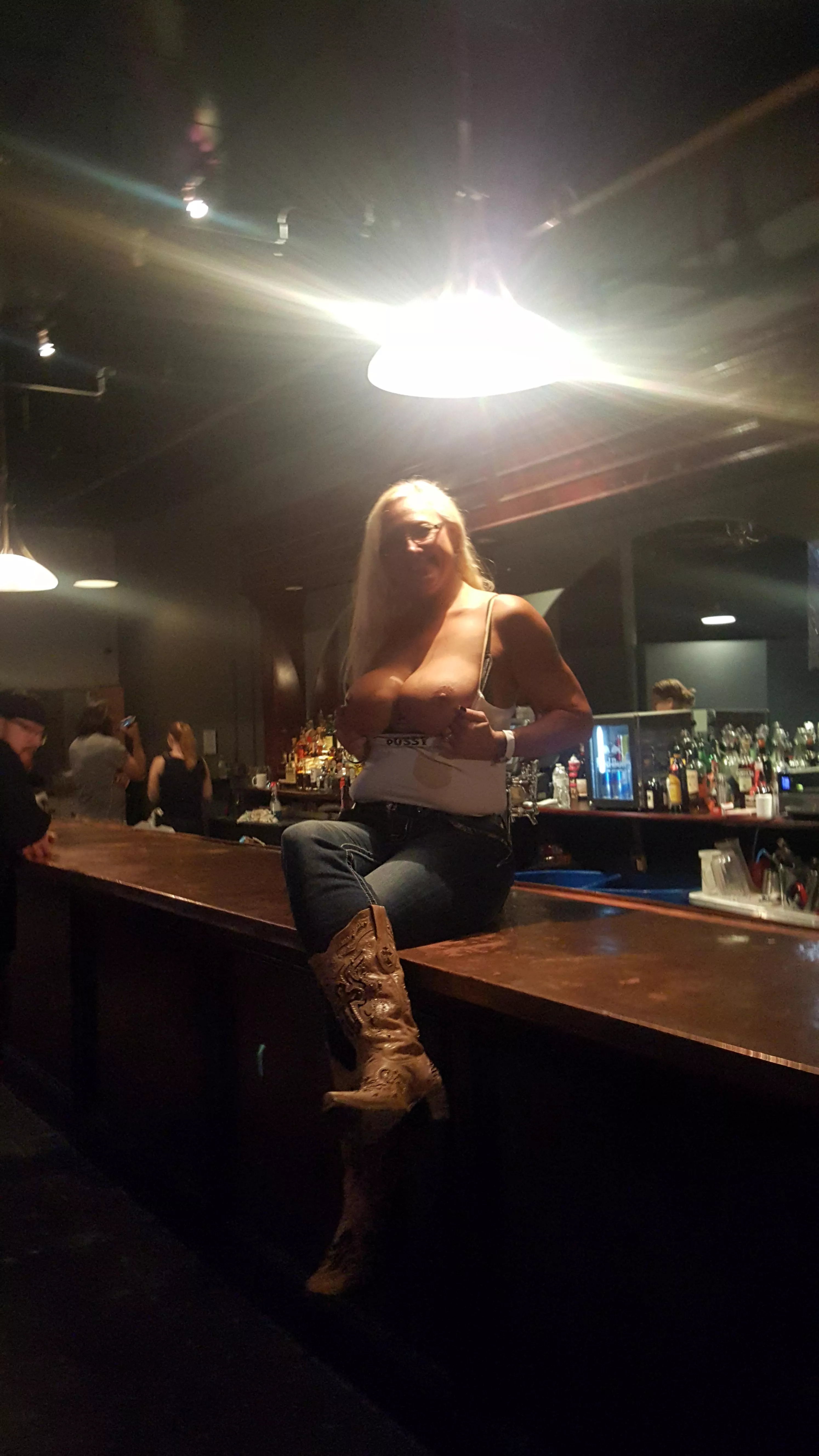 Flash em that said, let me get on the bar, I said. 😁