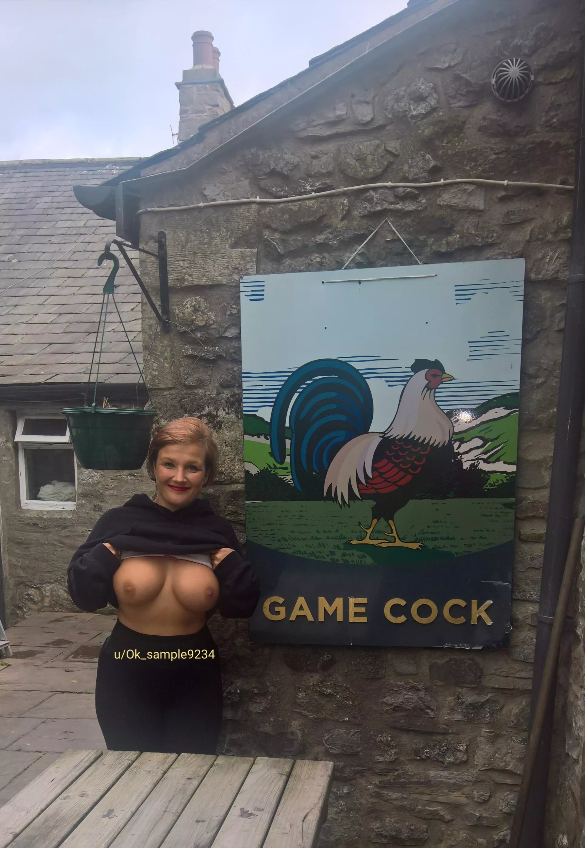 Flashing in the beer garden I'm always game for cock haha 🍆🍆🤩🤩