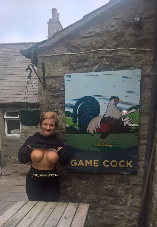Flashing in the beer garden I'm always game for cock haha 🍆🍆😍😍