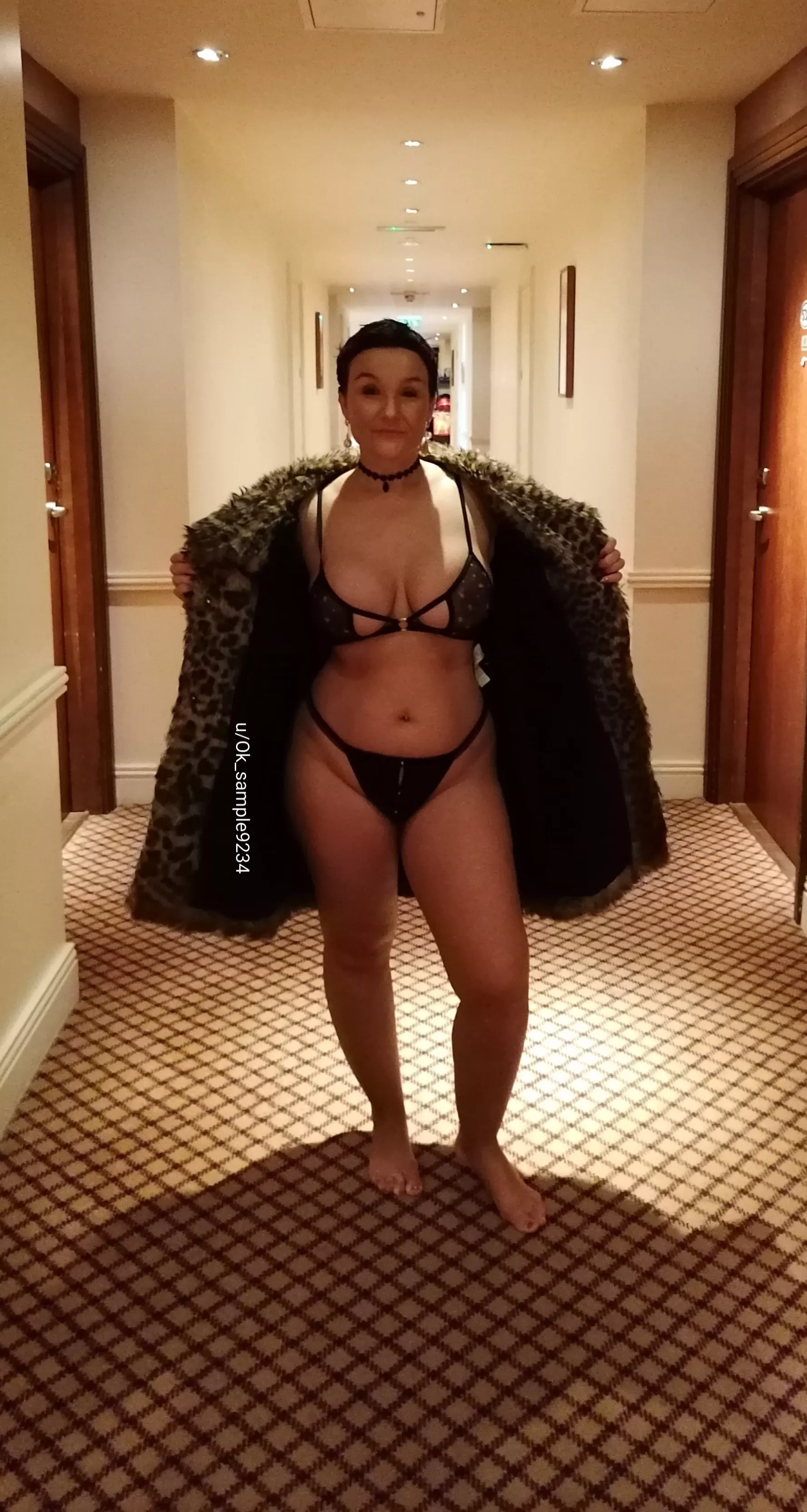Flashing in the hotel corridor come take me to your room 39F 😈😈 Flashing in the hotel corridor come take me to your room 39F 😈😈