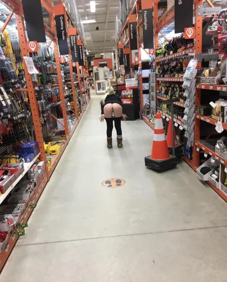 FLASHING my Pussy in HOME DEPOT 😈