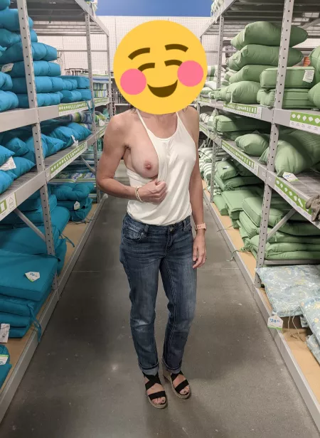 Flashing while shopping, the benefit of going braless Flashing while shopping, the benefit of going braless