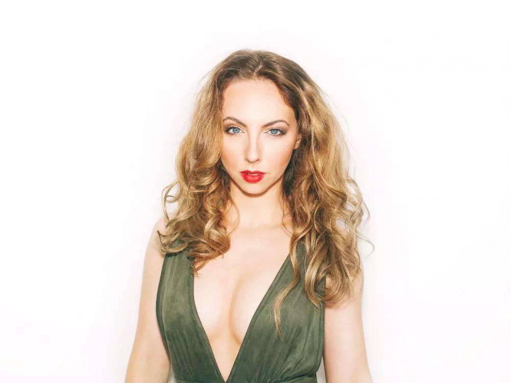 Flavia Abadia Flavia Abadia