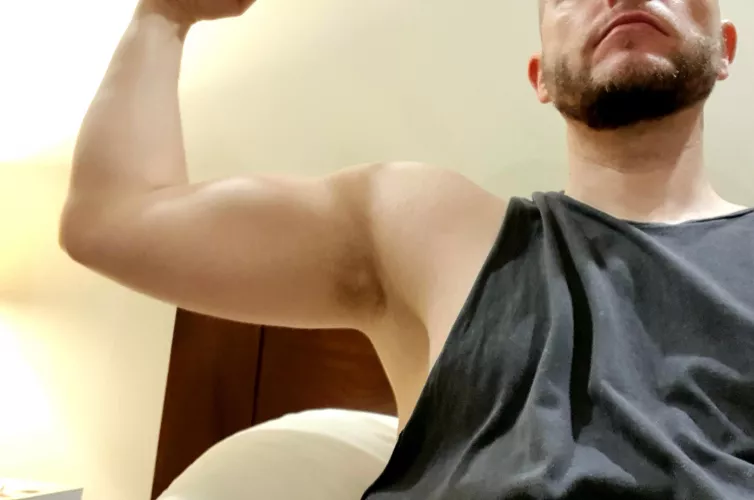 Flexing and showing off my pit. Like it?