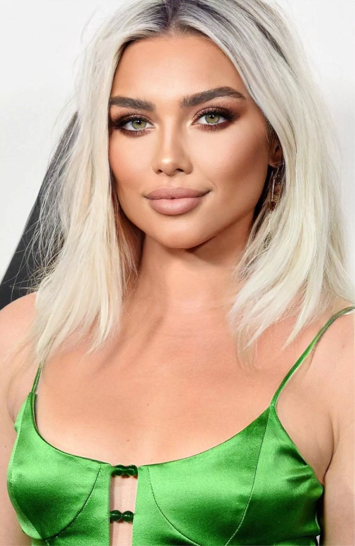 Florence Pugh as a sexy bimbo Florence Pugh as a sexy bimbo