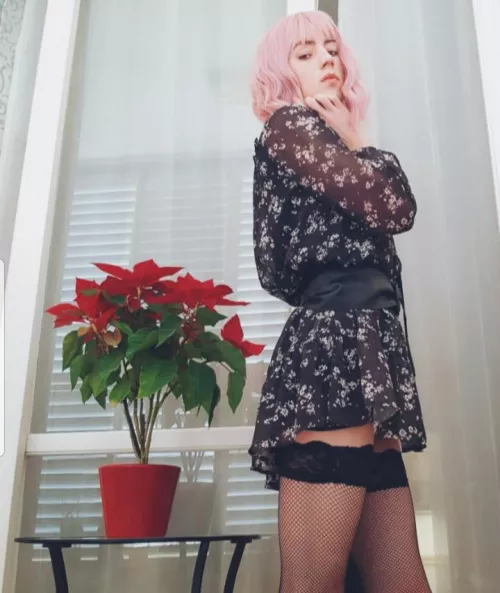 Flowers red hair pink dress black π Flowers red hair pink dress black π