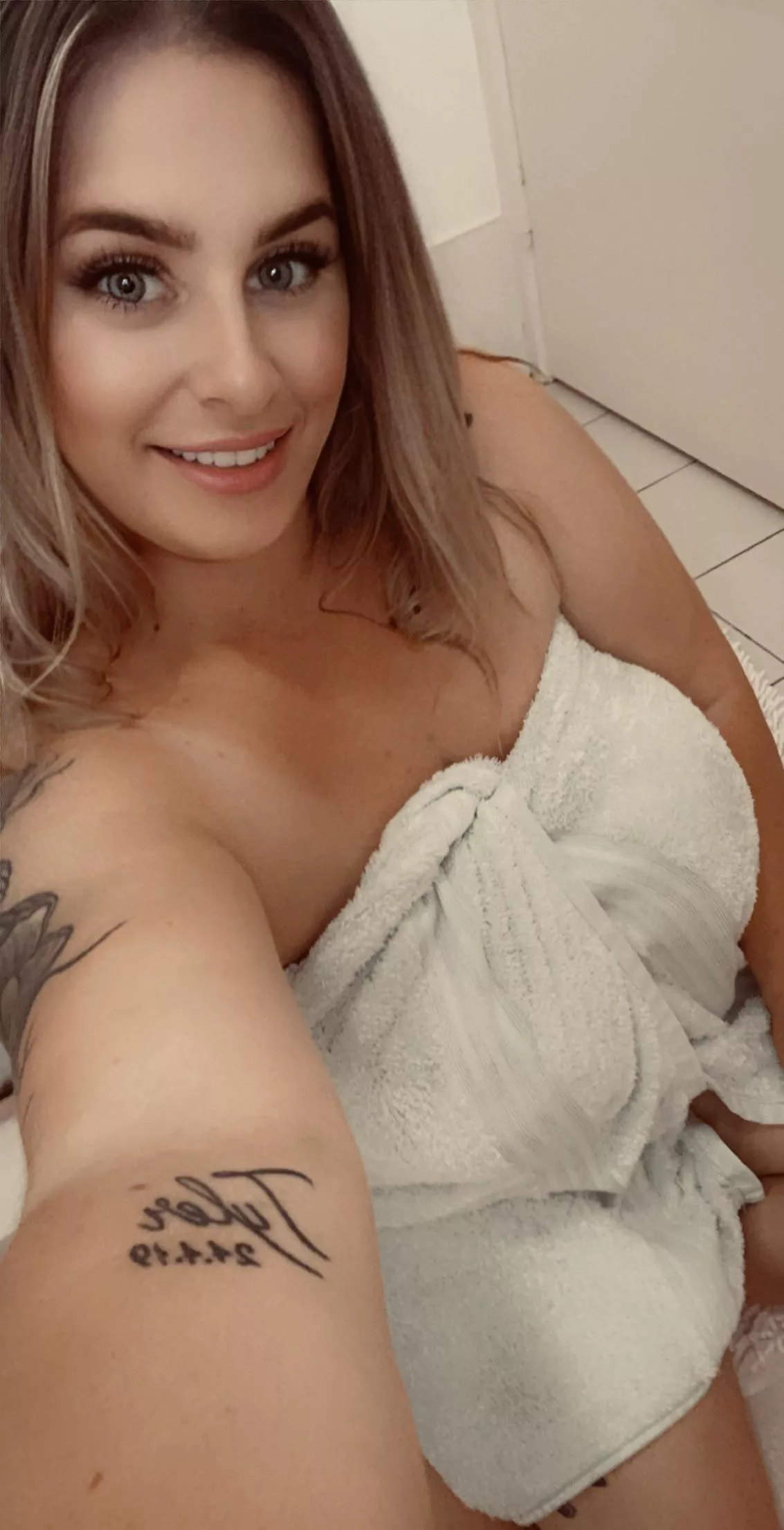 [f][oc] what do you think of this blue towel 😍