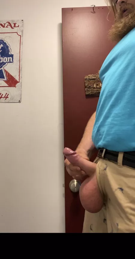 Follow me to the bar bathroom π