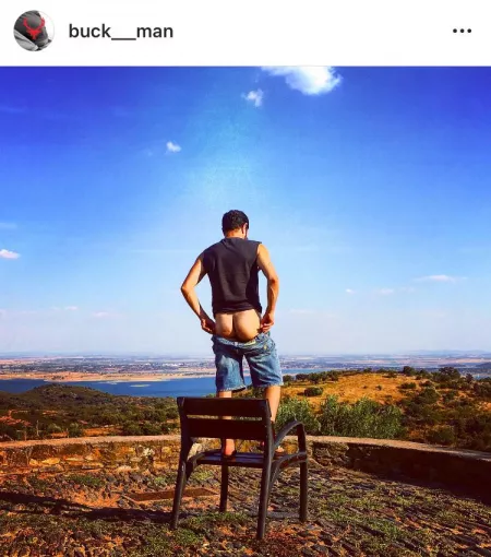 Follow my butt Follow my butt