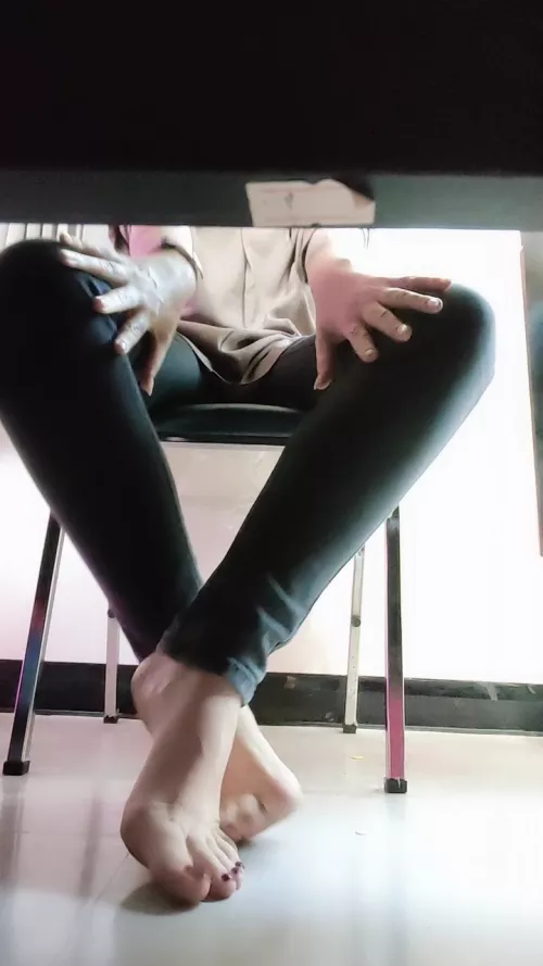 Foot stool / slave needed Foot stool / slave needed