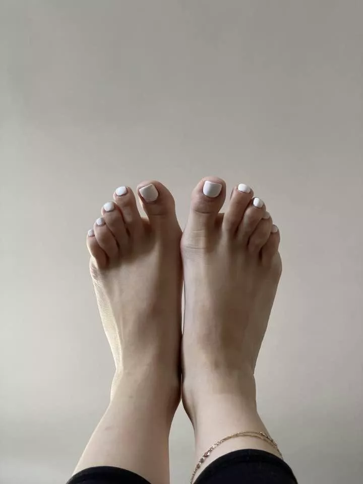 Footboy, I wish that your face was on the other end of soles. Footboy, I wish that your face was on the other end of soles.