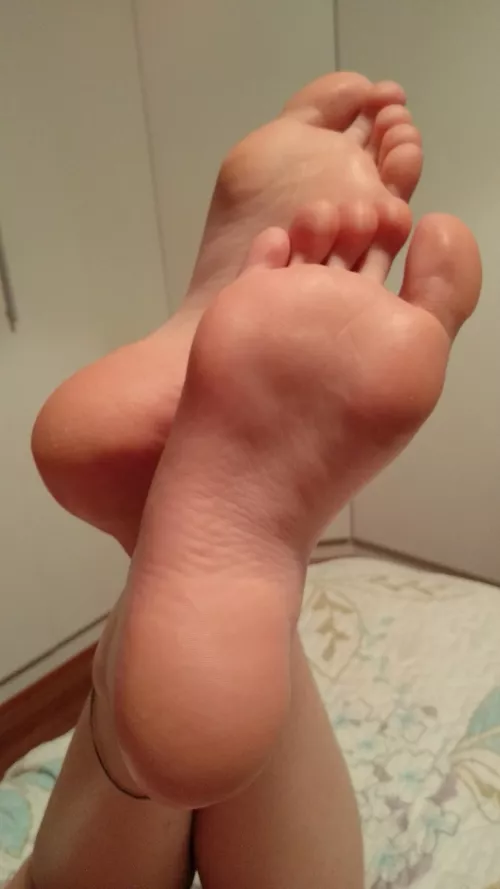 Footboys lvoe how I suck their cock Footboys lvoe how I suck their cock