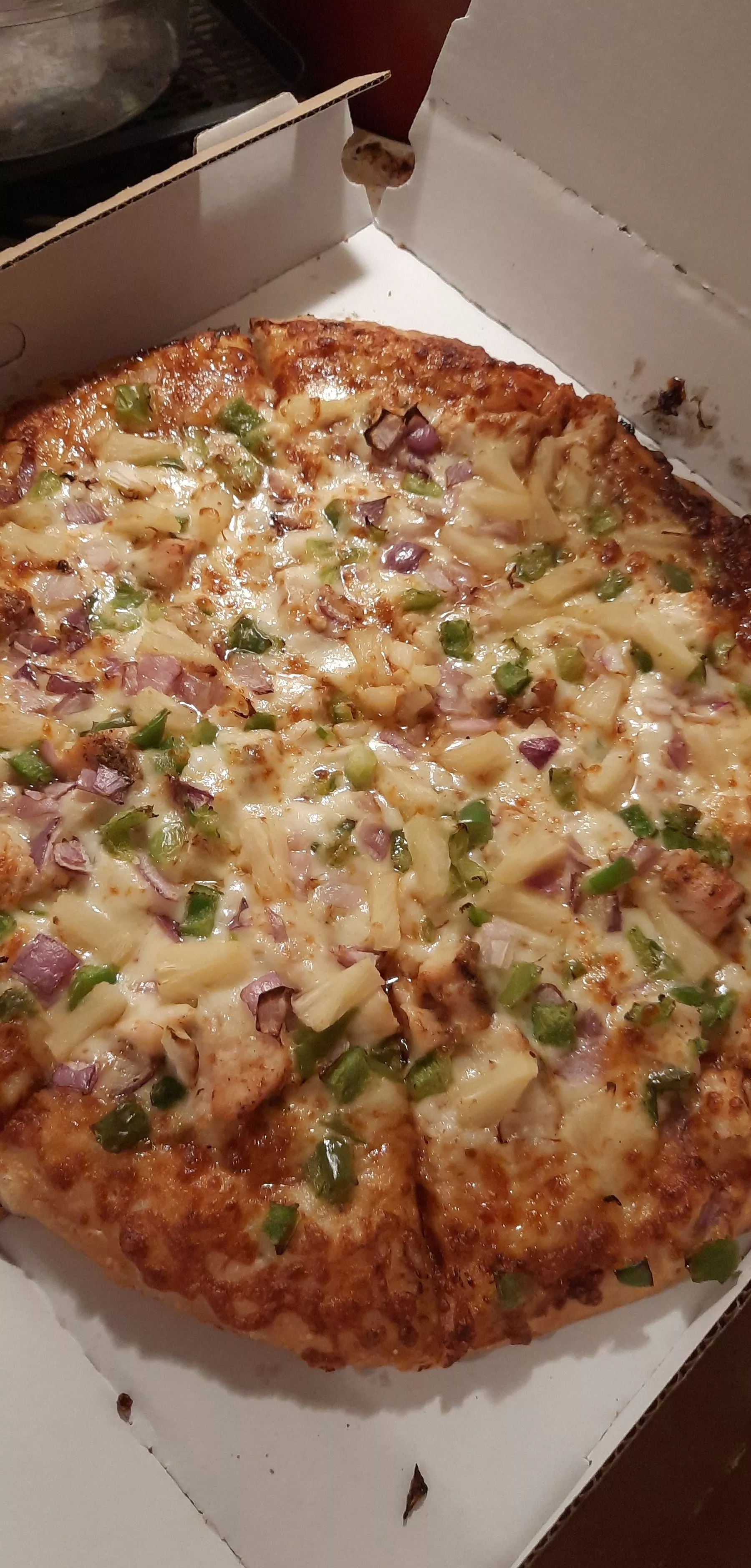 for all the littles who love good food, this is a general tsos chicken pizza and it's thr best pizza I've ever had.