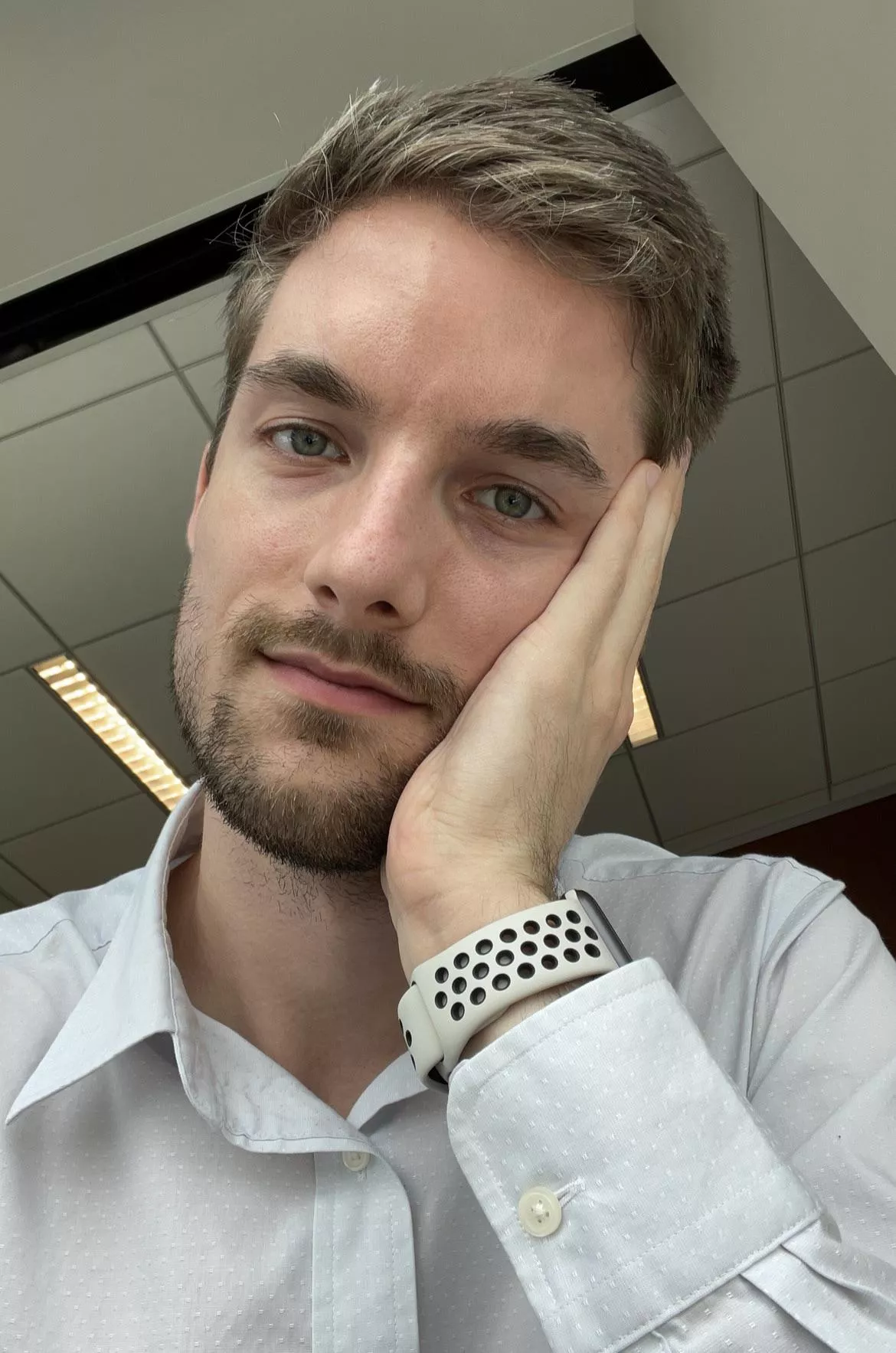 For my corporate gays who haven’t gone back to the office yet this is your sign to go get that good lighting… and maybe get some work done