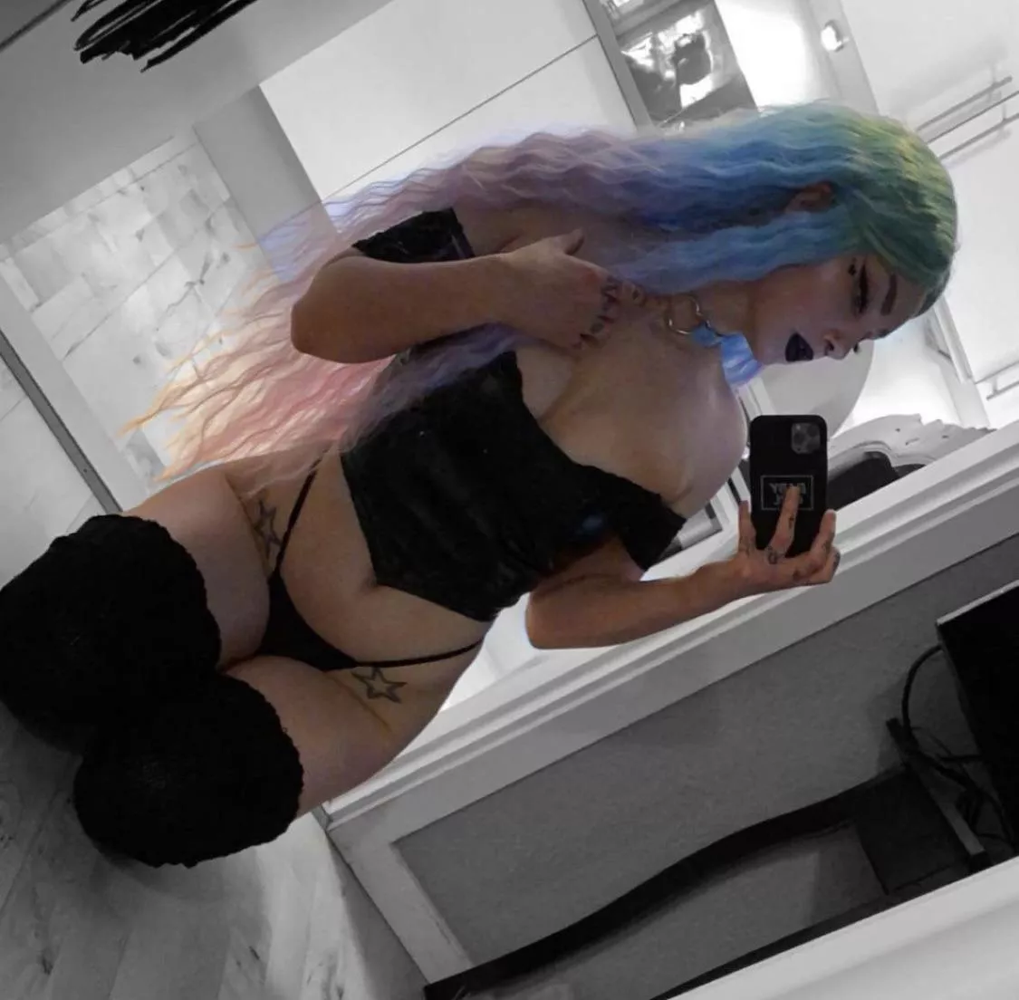 for the few who thinks iβm pretty π€ for the few who thinks iβm pretty π€