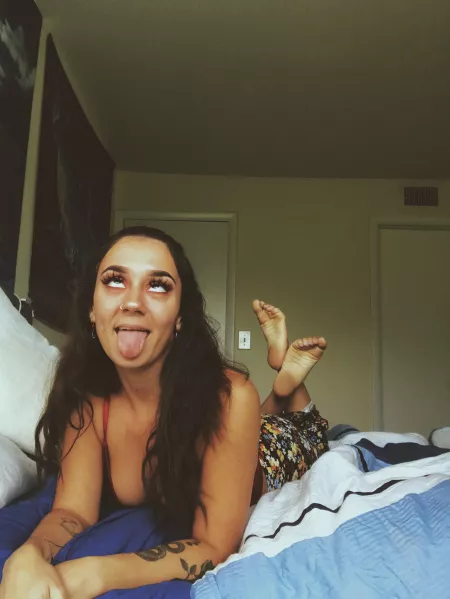 For those that love bare feet AND ahegao π For those that love bare feet AND ahegao π