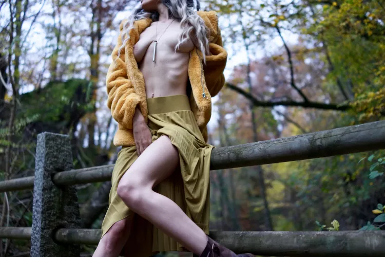 Forget side boobs, side cage is way sexier 😎 Forget side boobs, side cage is way sexier 😎