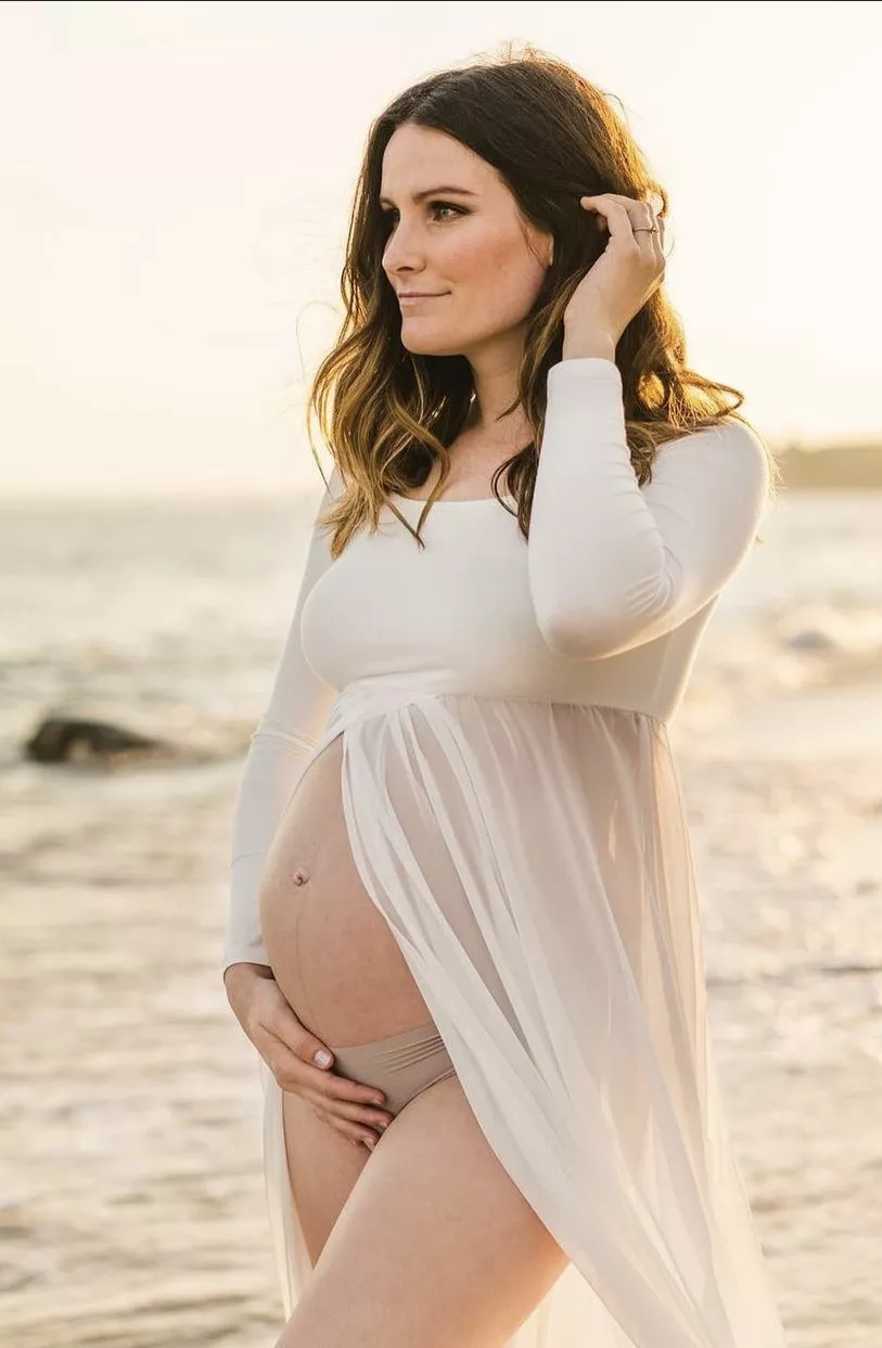Former D1 runner, Maternity photo shoot Former D1 runner, Maternity photo shoot