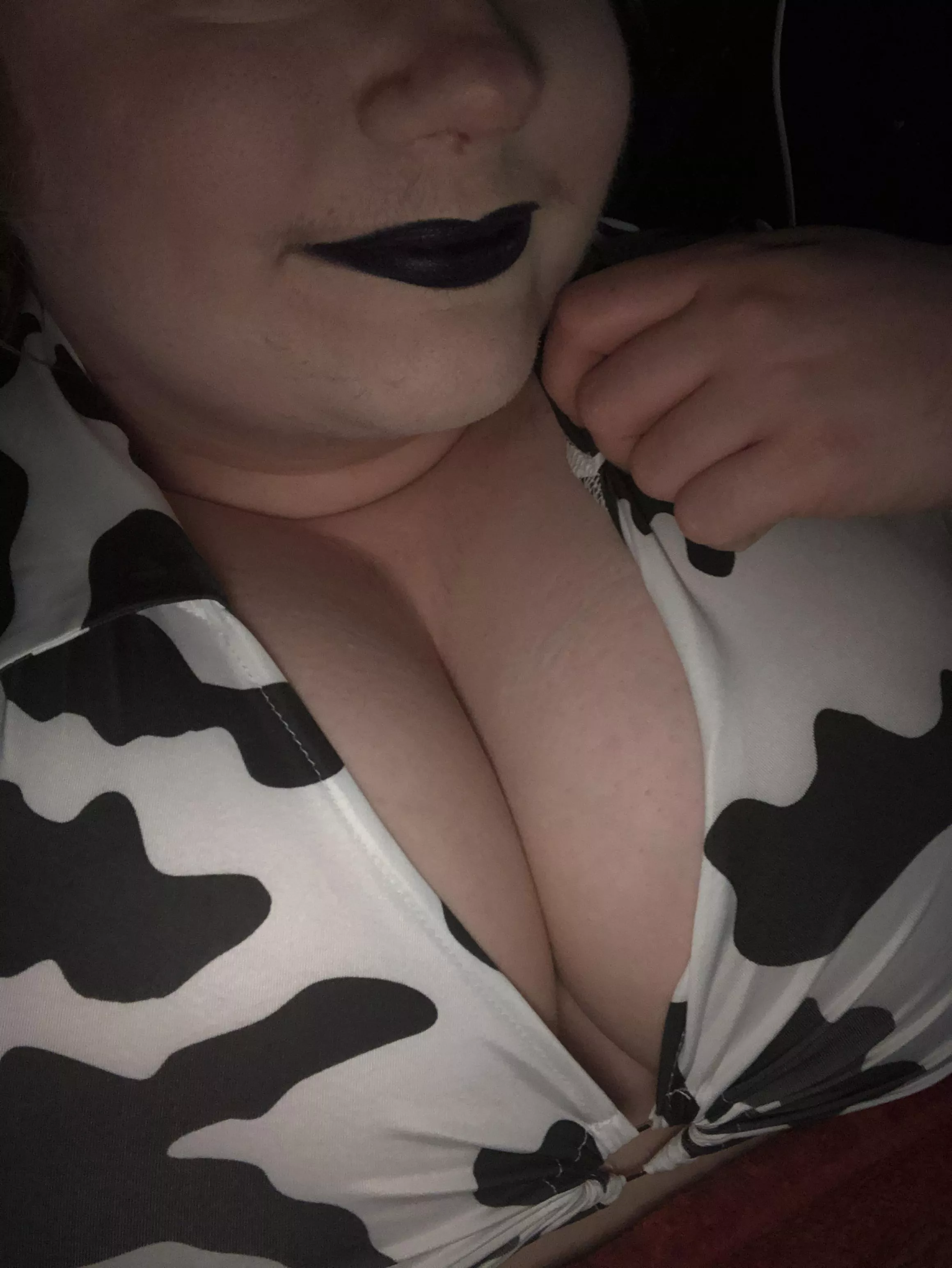 Found my black lipstick and I think it really pulls together the shirt 😌