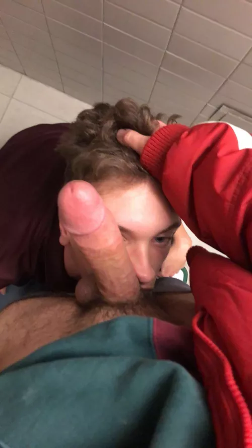 found this twink on campus and throat fucked him in the public washroomđ„”
