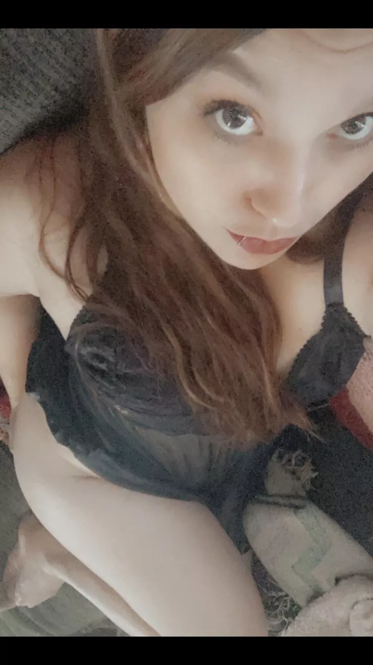 Free link in comments. I sell solo content, dick rates and more. 😘