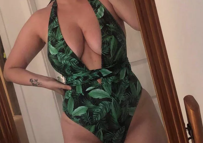 Free only fans content, come say hi 😈😉 link below